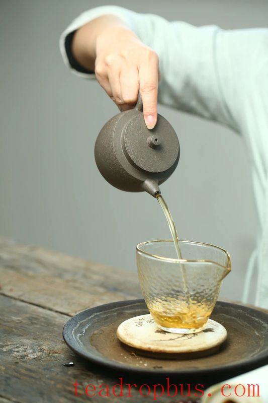 Selecting a Purple Clay Teapot: What Makes Good Spout Drainage?-5
