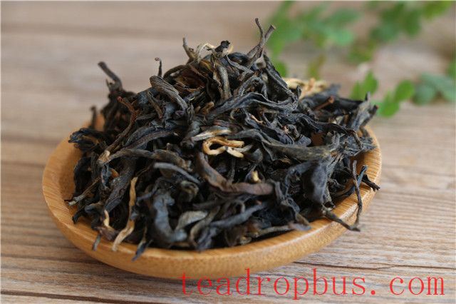 The Benefits and Drawbacks of Regular Dian Hong Black Tea Consumption-1