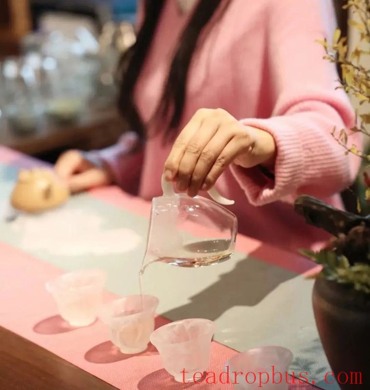 Mother's Day: Brew a Cup of Tea for Mom, Let Love Bloom in the Aroma of Tea-3