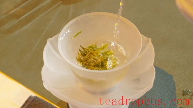Waiting with Sincerity, for Someone to Brew Tea for Me-3