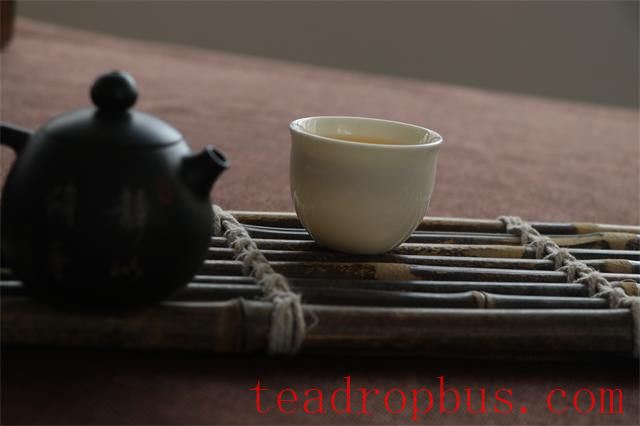 Pretentious Tea Drinking Postures-4