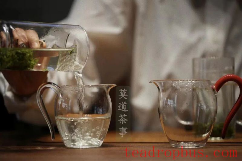 Amidst Tea, Admire the Mountains and Rivers, Live in the Moment and Let Go of Attachments-1