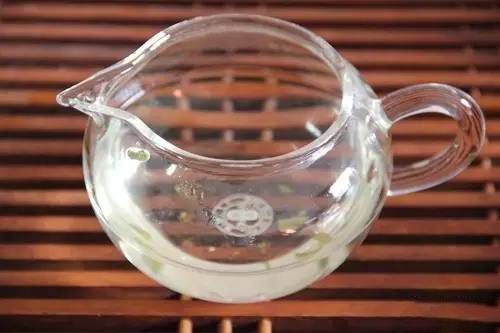 I must say, the fragrance of green tea brewed in a gaiwan far exceeds that of a glass cup!-6