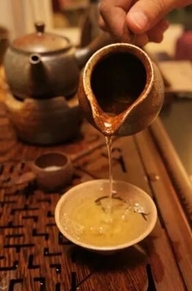 A Fine Teapot Is Rare, But A True Friend Rarer Still-1