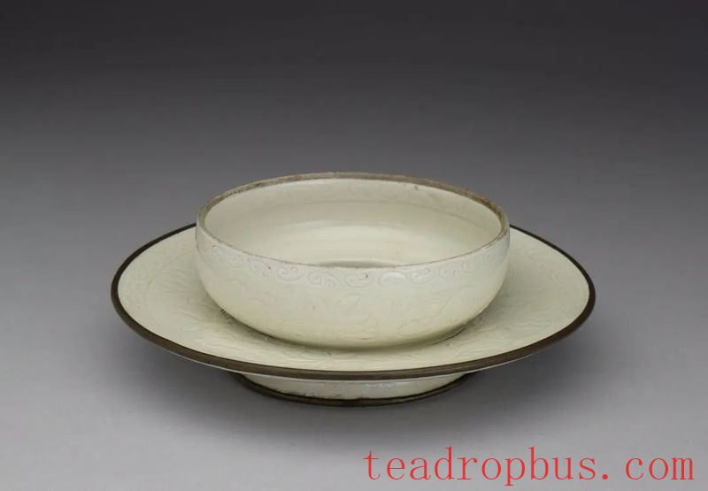 Saucers Lend Ritual to Ancient Tea Drinking!-19