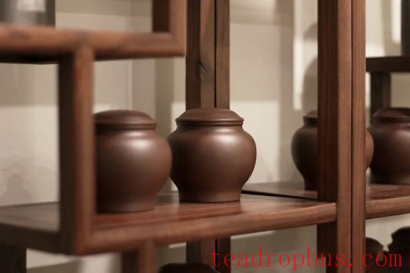 Several Crucial Details to Consider When Storing Liubao Tea in a Purple Clay Jar!-1