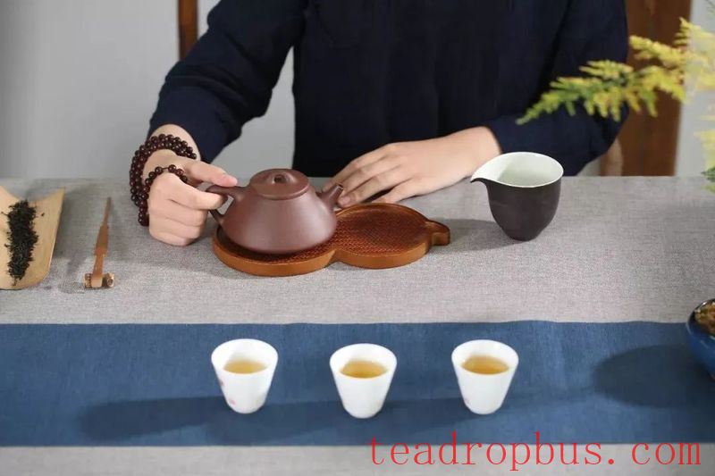 Gaiwan or Purple Clay Pot for Brewing Pu'er Tea? Here's How Experts Choose!-5