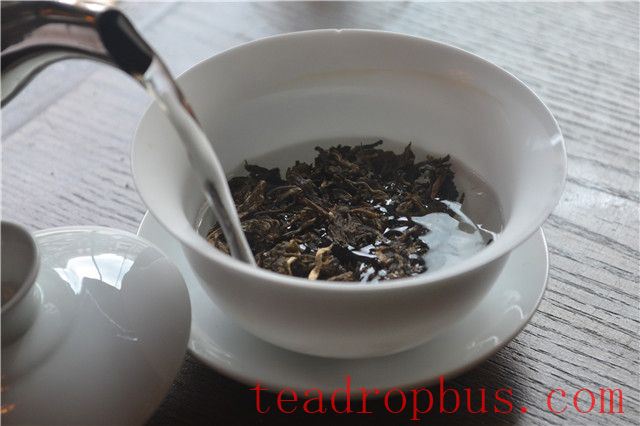 Brewing New, Aged, Raw, and Ripe Pu'er Tea-3