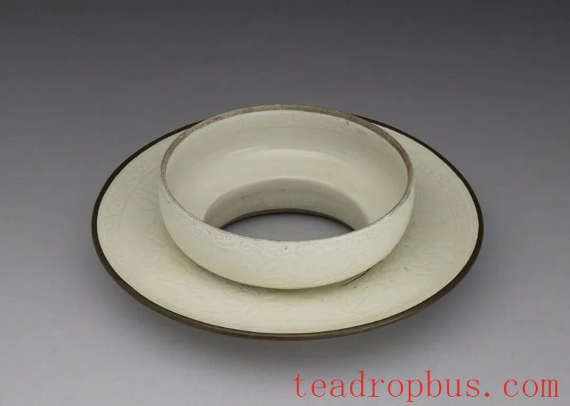 Saucers Lend Ritual to Ancient Tea Drinking!-17