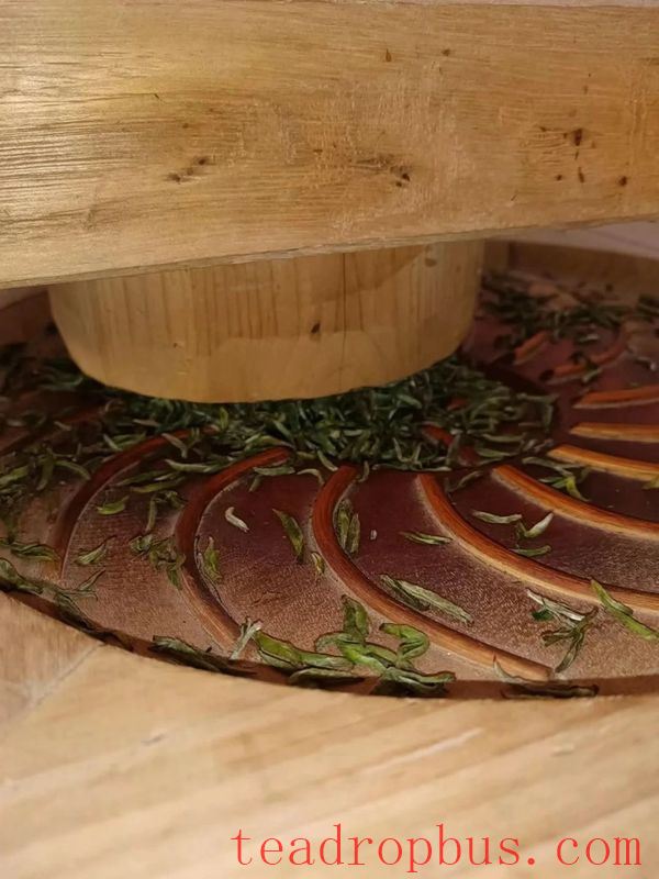 A Detailed Look at the Manufacturing Techniques of Zhengshan XiaoZhong, an Intangible Cultural Heritage-5