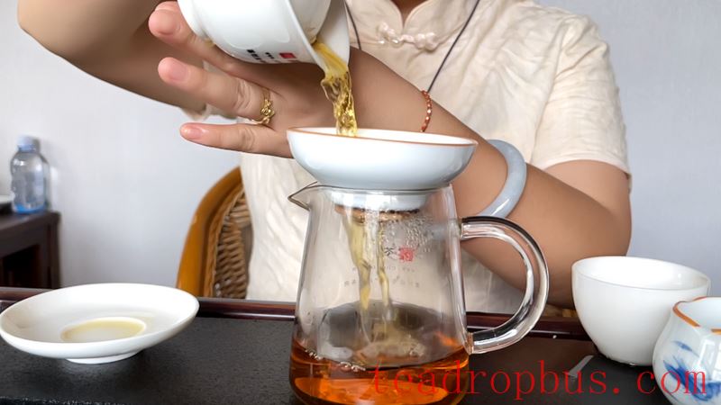 What Are the Benefits and Drawbacks of Drinking Black Tea?-2