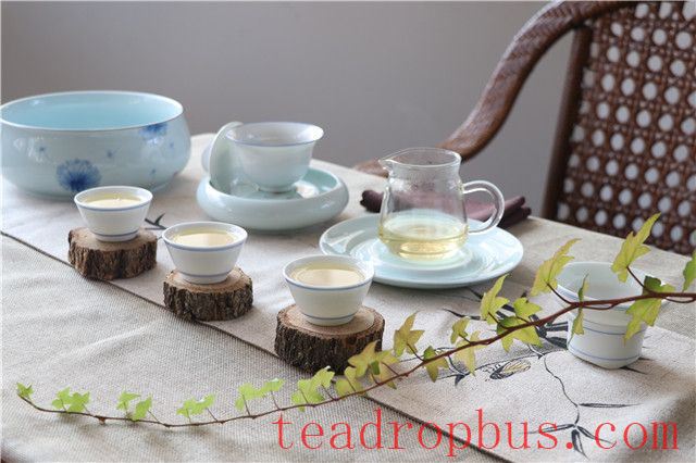 How to Properly Use a Gaiwan for Tea Brewing-3