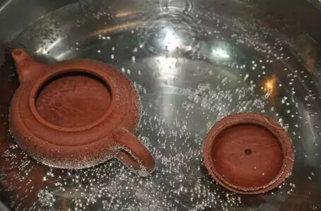 Learning to Maintain Your Tea Pot to Enjoy a Better Aroma of Tea-6-ChinaTeaGuru: Exploring Chinese Tea Culture and Kung Fu Tea - Tea Art, Tea Ceremony, Tea Knowledge Learning to Maintain Your Tea Pot to Enjoy a Better Aroma of Tea-6
