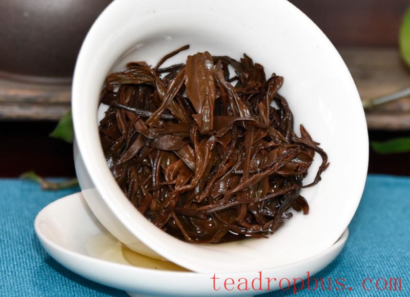 Brewing Yunnan Mei Zhan Black Tea-3