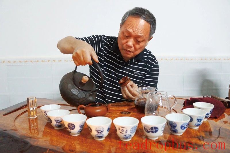 Brewing Aged Pu'er Tea Helps One Understand It Better-1