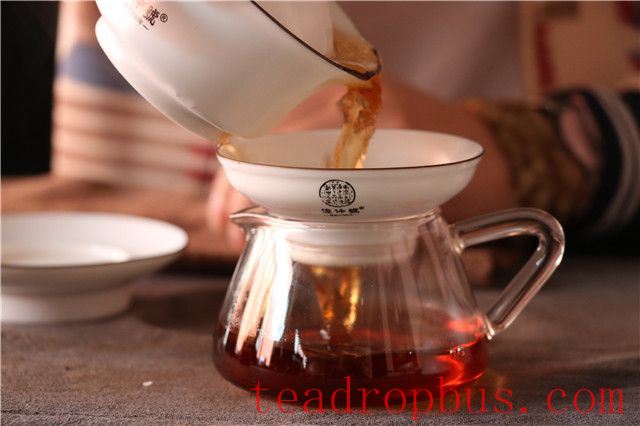 The Correct Way to Drink 10-Year-Aged Ripe Pu'er Tea-2