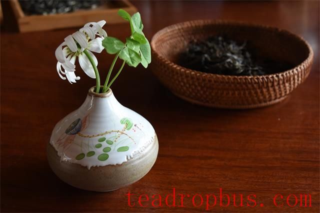 A Tea Room, Capable of Holding Calmness and Happiness-1