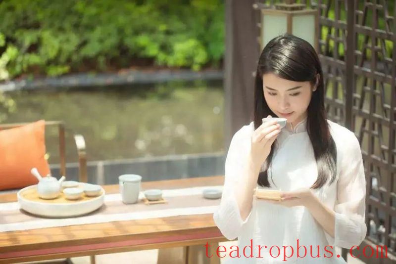 A Good Tea Requires Slow Savoring, Why Do We Take Three Sips When Tasting Tea?-2