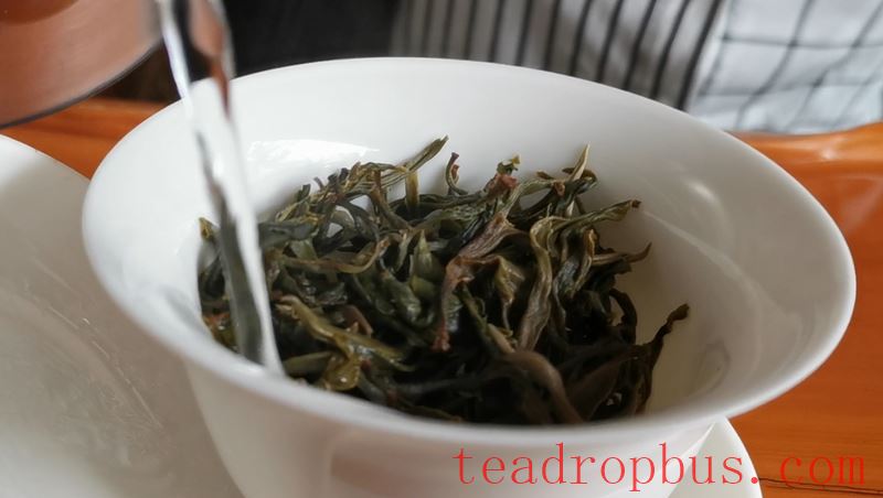 Why do many people like to brew tea with a gaiwan?-2