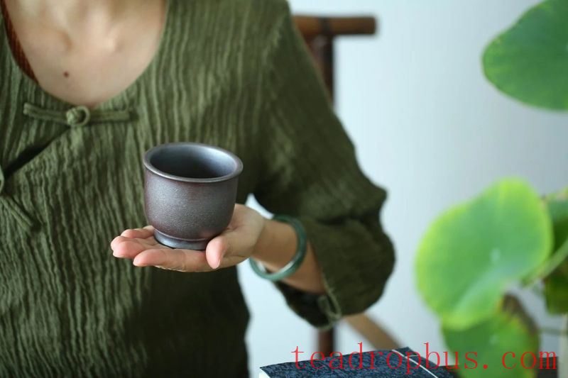 What Items Do Connoisseurs Have on Their Tea Tables?-5