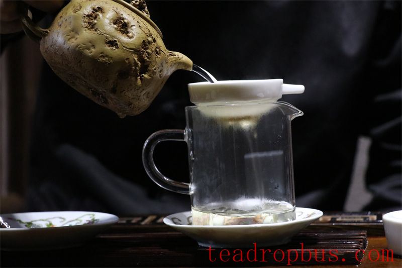 A Whiff of Tea Scent Colors the Passing Years, Soft Words Leave Aroma in Time-1