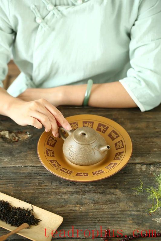 What Items Do Connoisseurs Have on Their Tea Tables?-7