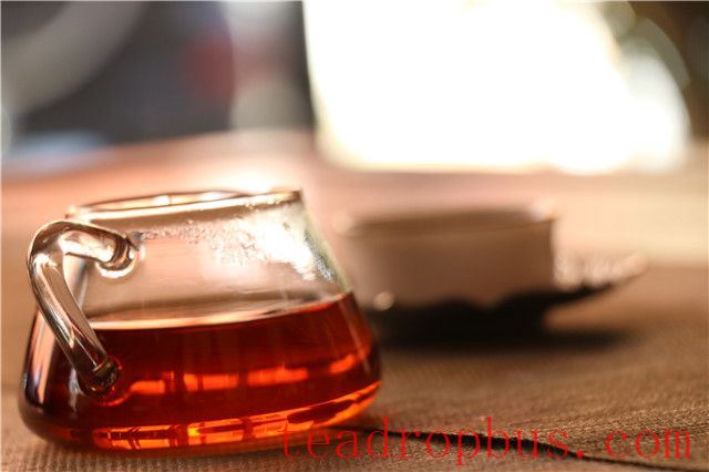 The Correct Way to Drink 10-Year-Aged Ripe Pu'er Tea-3