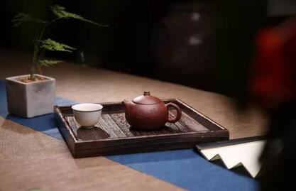 A Fine Teapot Is Rare, But A True Friend Rarer Still-3