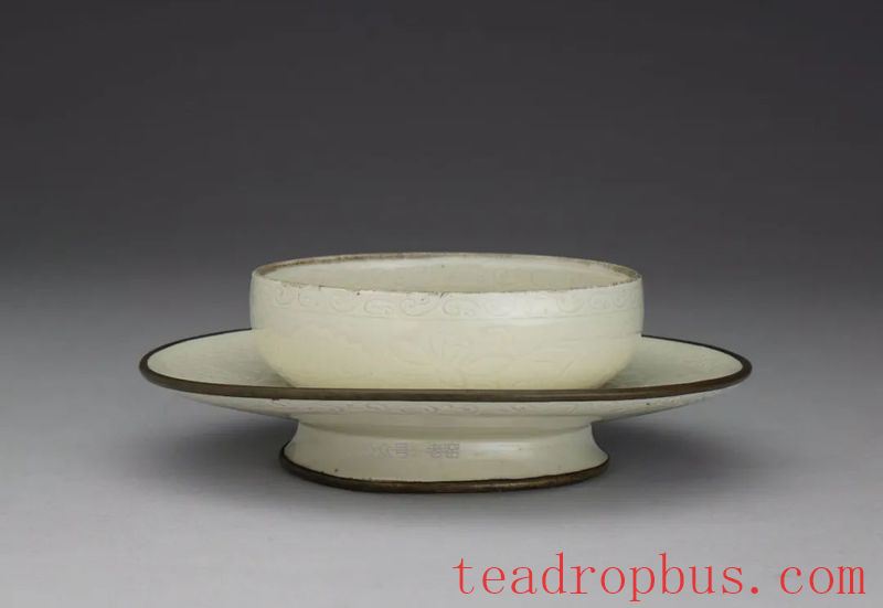 Saucers Lend Ritual to Ancient Tea Drinking!-18
