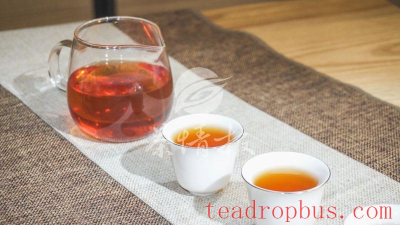 There's an Art to Drinking Tea in the Morning-2