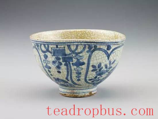Experiencing the Beauty of a Tea Bowl in a Cup of Tea-1