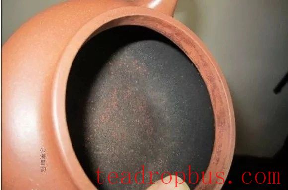 Does Cleaning Tea Stains Ruin the Patina of a Purple Clay Teapot? The Method Matters!-1