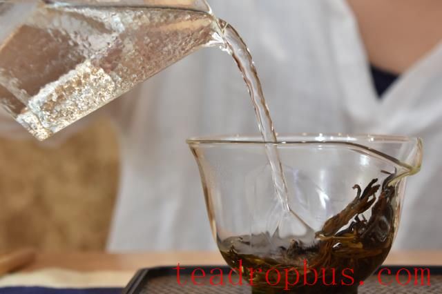 How to Brew Dian Hong Golden Bud Black Tea-2