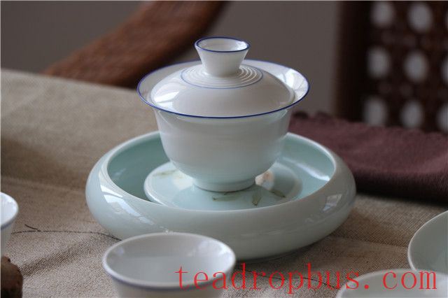 How to Properly Use a Gaiwan for Tea Brewing-1