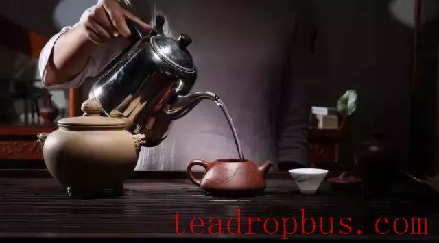 How to Remove Unpleasant Odors from a Purple Clay Teapot?-4