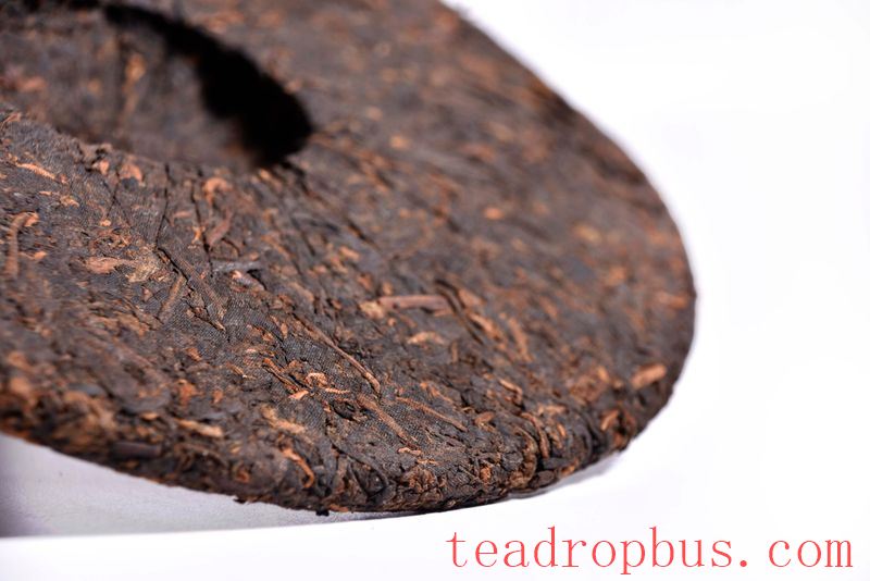 How to Brew Aged Pu'er Tea with a Purple Clay Pot-1