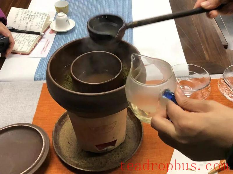 It's Tea Brewing Season, a Pot of Hot Tea Warms the Winter-1