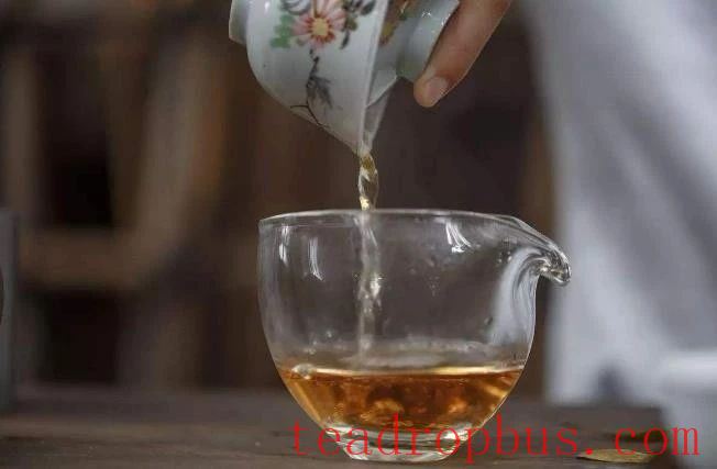 What is the Healthiest Temperature for Drinking Fuding White Tea?-4