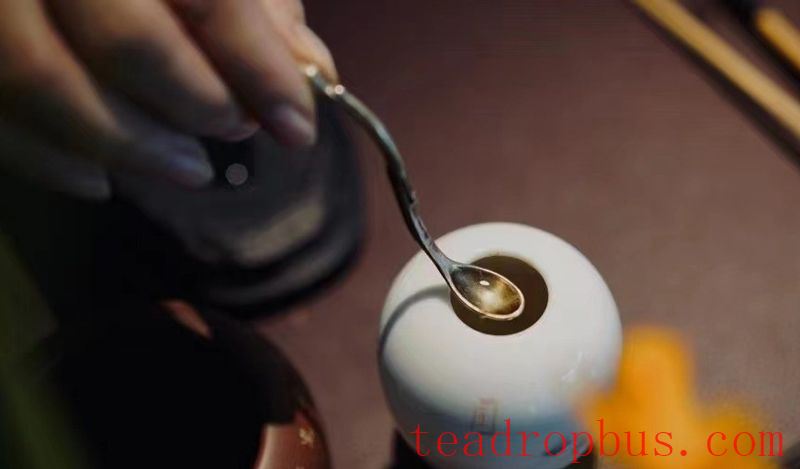 Is it Good to Steep Pu'er Tea with Boiling Water Directly?-1