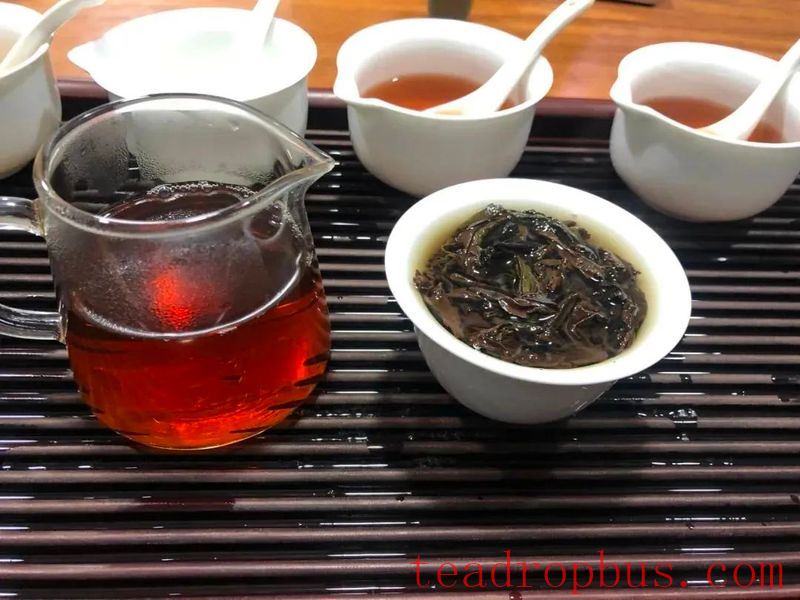 Wuyi Rock Tea's Masterful Traditional Charcoal Baking Technique-7