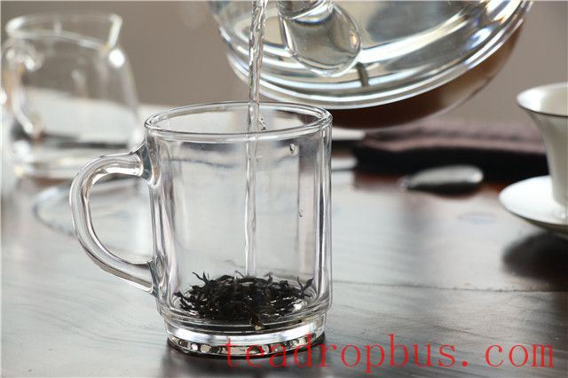 Brewing Yunnan Black Tea: Should the First Infusion Be Discarded?-1