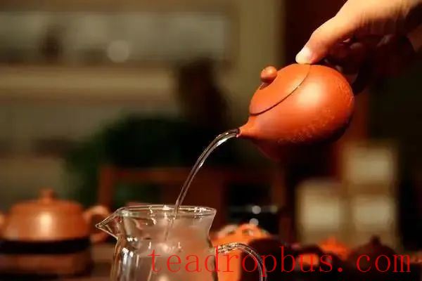 Is it broken if the purple clay teapot doesn't pour smoothly?-3