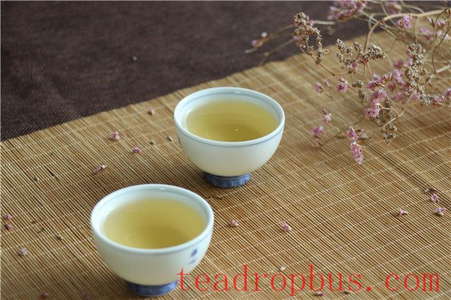 What Are the Benefits of Drinking Pu'er Tea in Summer?-4