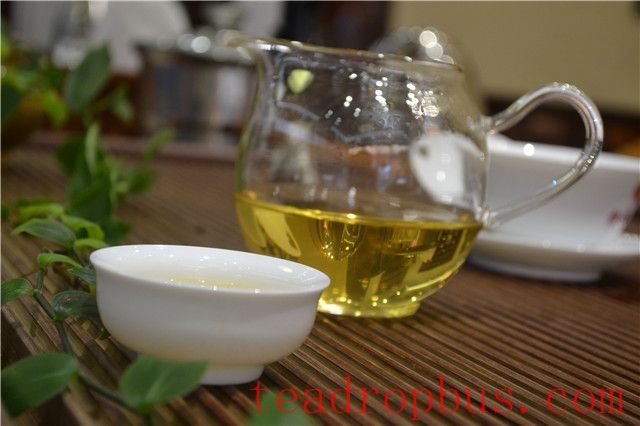 The Leisure and Vastness of Life Are in a Cup of Tea-3