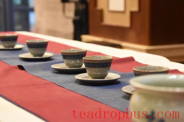 A Tea Room, Capable of Holding Calmness and Happiness-2