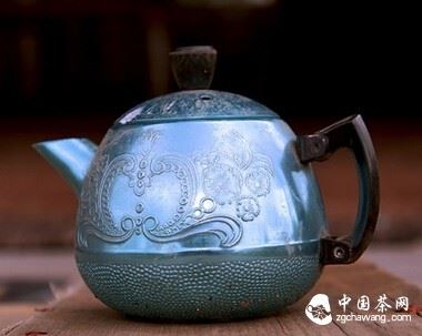 Be Like a Teapot: Open Your Heart and Embrace Others-1