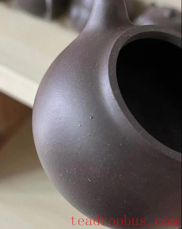 What Kinds of Flaws Do Unprocessed Purple Clay Teapots Have?-8