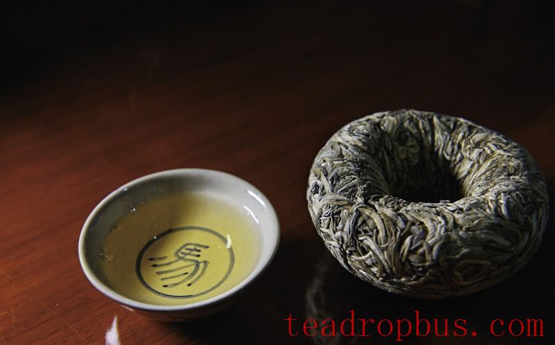 The Allure of Time in Yunnan Large-Leaf White Tea-5