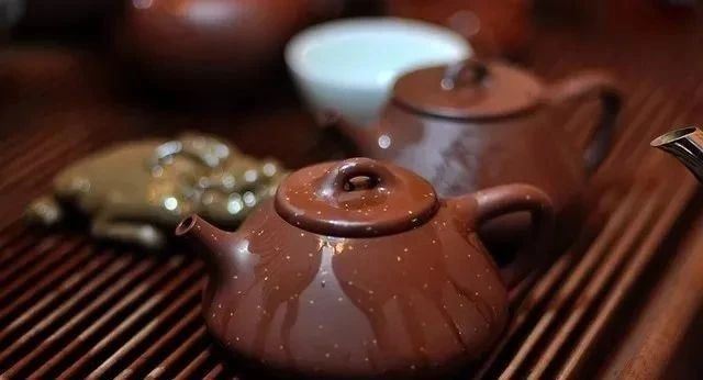 Does a Purple Clay Teapot Become More Worn with Use?-4