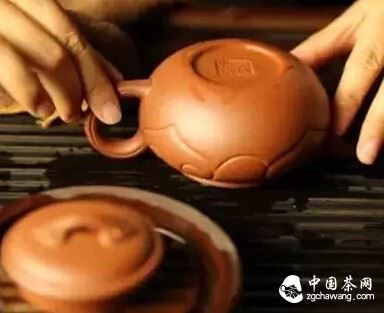 Nourishing a Teapot: The Beauty of Time's Carving in a Slow Stream-5-ChinaTeaGuru: Exploring Chinese Tea Culture and Kung Fu Tea - Tea Art, Tea Ceremony, Tea Knowledge Nourishing a Teapot: The Beauty of Time's Carving in a Slow Stream-5